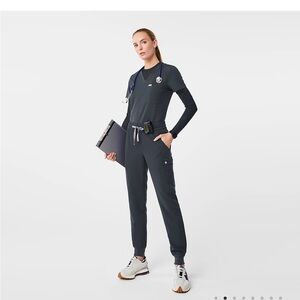 Figs Dark Harbor scrub set. Catarina One-Pocket Scrub Top + Uman relaxed jogger.